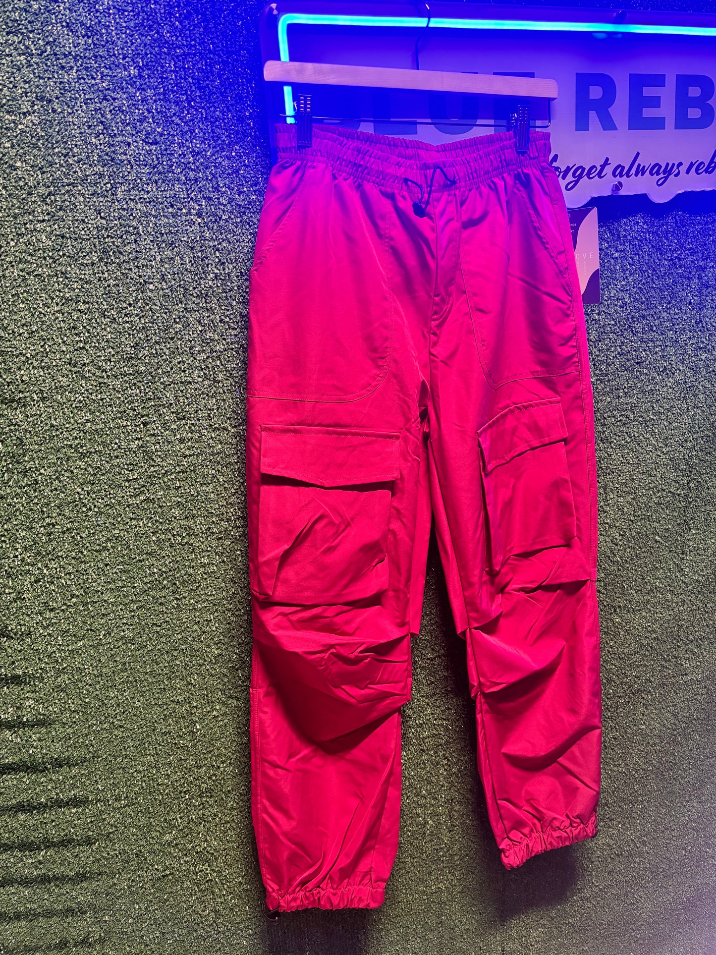 MAGENTA CARGO