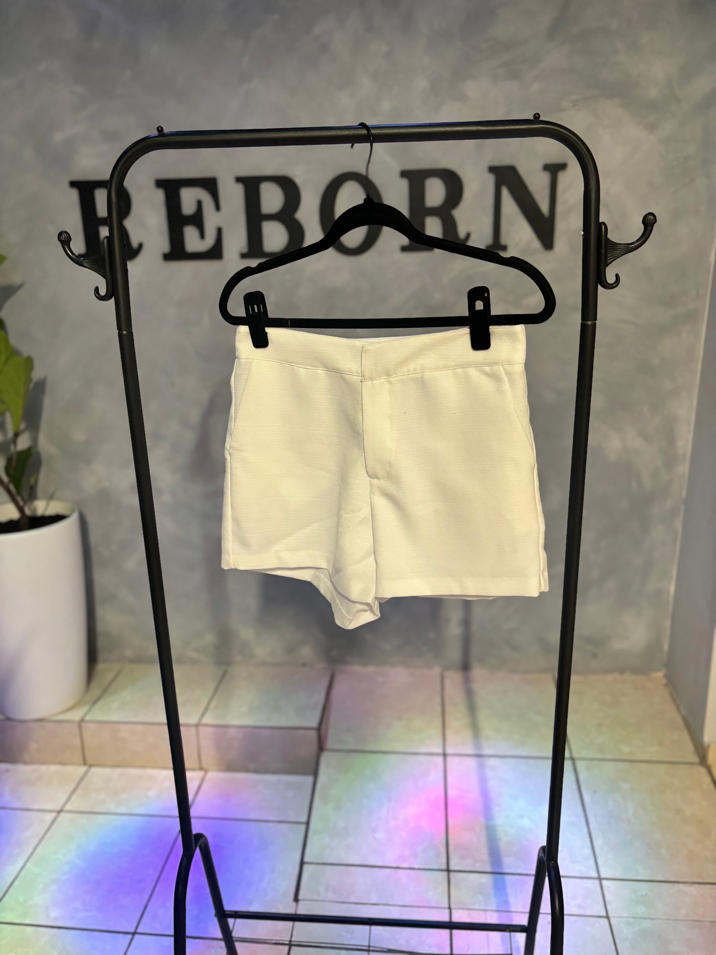 WHITE SHORT