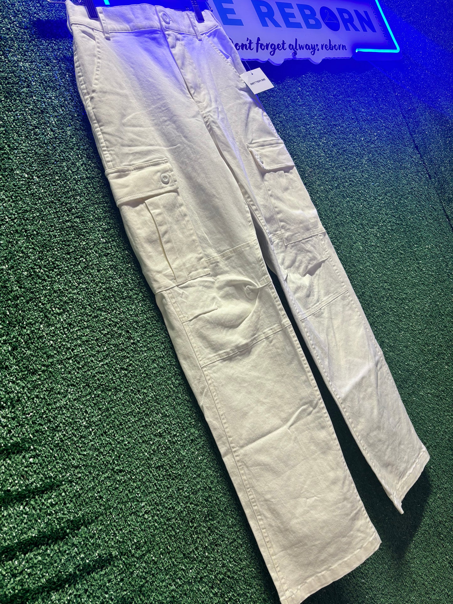WHITE CARGO PANTS
